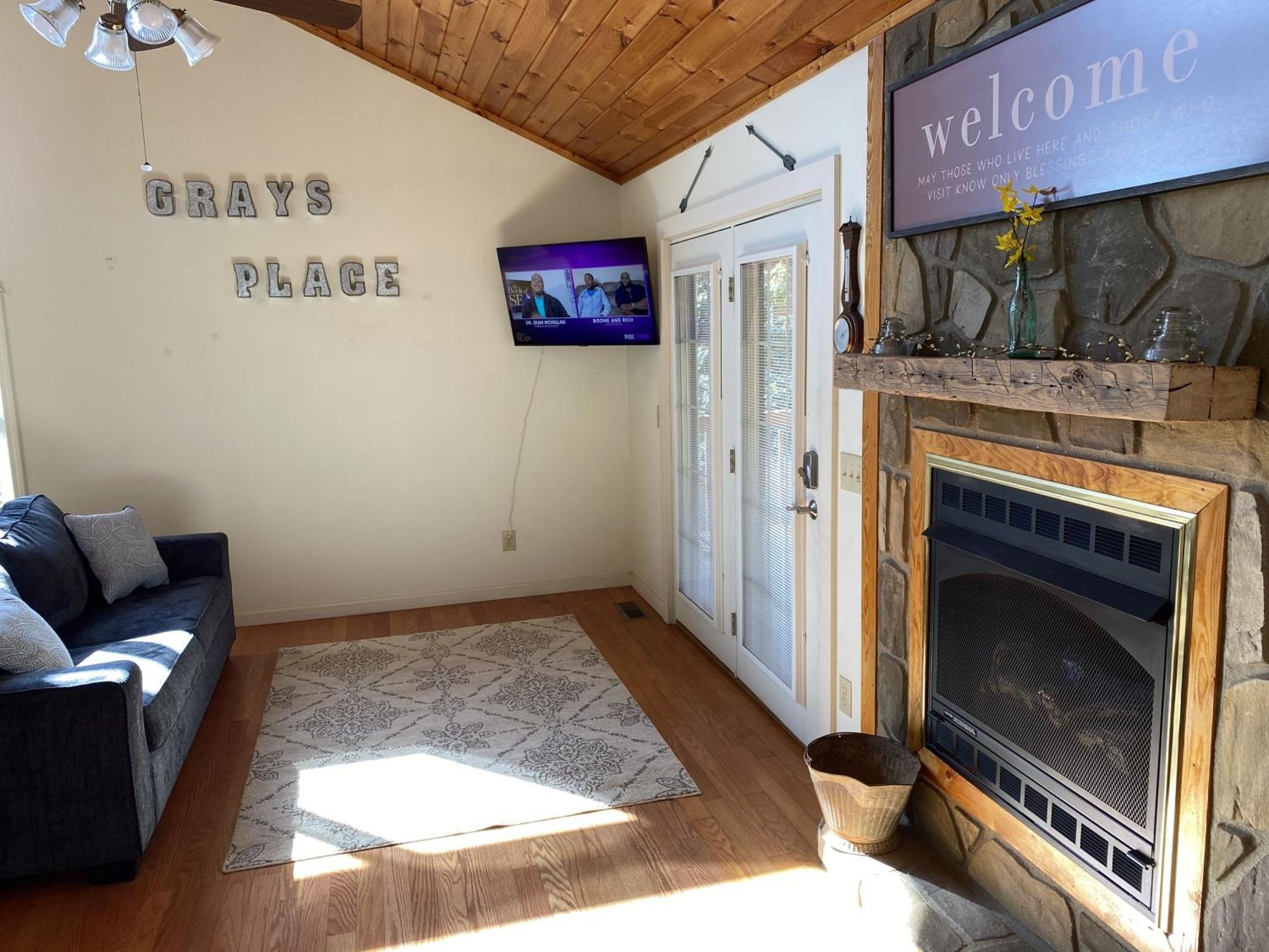 Gray'S Place On Cosby Creek - 2 Bedrooms, 2 Baths, Sleeps 6 Home Kültér fotó